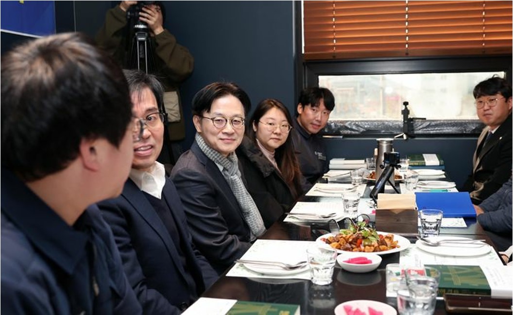 26.01.22 뉴시스｜김정관 장관 완주산단 …